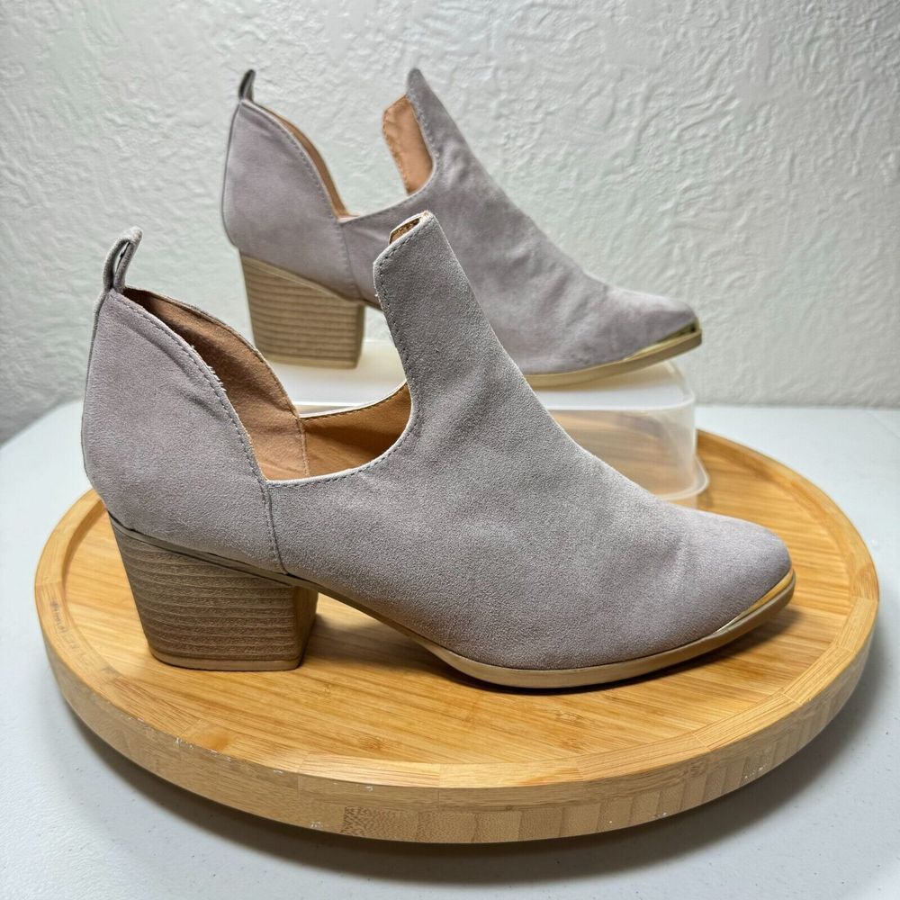 Qupid Booties Ankle Boots 6 Stone Gray Low Cut Out Block Heel Gold Toe‎ Preppy